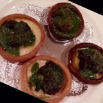 西洋膳所　やすなが - エスカルゴが椎茸にのってバジルソースがかかったお料理♪