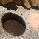 龢 - H271210 穴が開いているお皿