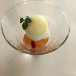 フレンチレストラン ミクニ サッポロ - 金柑のマリネ（レモンとライムのソルベとカルダモン風味の泡添え） 2015.12