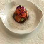 フレンチレストラン ミクニ サッポロ - カナダ産オマール海老と北海道産つぶ貝のコンソメジュレ（赤ピーマンのムース和え）　2015.12