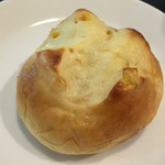 ヒヨシヤ - オレンジのパン80円