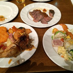 セイリングデイ・ブッフェ - 2015/12/12 ディナーで利用。 肉料理をメインに盛り付け。  ミッキー型の焼きオニギリやナゲットなど…  ローストビーフは、かなり美味しい(((o(*ﾟ▽ﾟ*)o)))