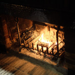 ヤナガセ - 冬は素敵な暖炉が迎えてくれます