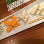 TRE - 4種類のチーズ700円