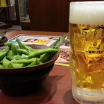 山内農場 - 生ビールは一番搾り通常500円とお通し(チャージ料)380円は枝豆