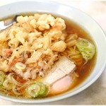 新華 - 玉子ラーメン＋天ぷら　470円＋110円　淡白なラーメンに天ぷらの衣がナイスマッチ♪