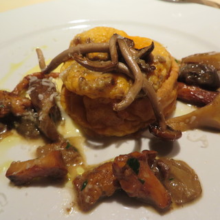 エノテカラウラ