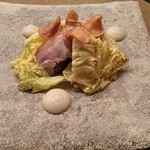 六雁 - 肉料理　ほろほろ鳥 ちりめんキャベツ 菊芋ピューレ