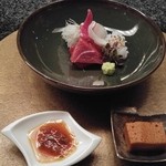 六雁 - お造り　鯛 鮪赤身+烏賊 
      