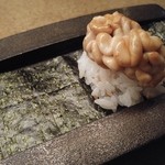 六雁 - 一口の寿司　焼き白子