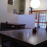 店内は落ち着いています。