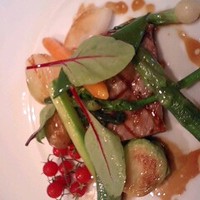 ガストロノミー ジョエル・ロブション - ロース肉、旬野菜のエテュべと。