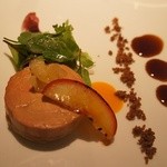 ベイラウンジ - フォアグラのテリーヌとりんごのキャラメリゼ　カルーアソースとマンゴーヴィネグレット