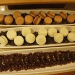 グランドプリンスホテル - チョコレートサラミとマカロン