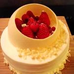 グランドプリンスホテル - クリスマスケーキ2015　フェスティブ　ベリースノーケーキ直径12cm 3,200円（税別）
      直径15cm 3,800円（税別）