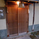 祇園 大渡 - 予約の17時少し前に到着です