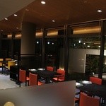 日本料理　彩 - 日本庭園に囲まれたモダンな落ち着いた雰囲気の店内