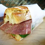 Camelback sandwich&espresso - パルマ産生ハム、トマト、ルッコラ、極上のオリーブオイル　