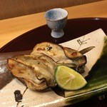 赤坂 詠月 - 牡蠣の松前焼　牡蠣と焼き昆布汁
      
