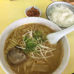 太郎 - ラーメン定食780円。スープは、味噌、醤油、塩があります(^^)