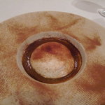 アカーチェ - 蟹のビスク　カプチーノ仕立て　周りが豆のパウダー