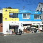 ミサキ イタリアーノ ボッカ - 黄色の左手階段が入口です