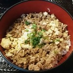 ネオ大衆串焼酒場 ぽるころっそ - 鶏そぼろ丼