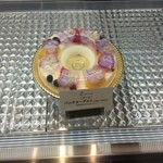 花のババロア ハバロ ラゾーナ川崎店 - ショーケースの中にあるブーケ