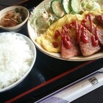 チャンプルー食堂 - ポーク・たまご定食600円です。