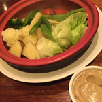 GAB 恵比寿 - 採れたて野菜の温野菜サラダ アンチョビソース／980円