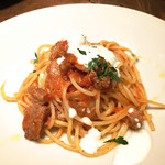 ピッツェリア ダル リッチョロ - 豚スペアリブとリコッタチーズのトマトソース(シェアサイズ)