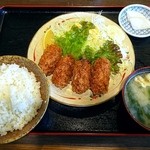 つかもと食堂 - 冬季限定「カキフライ定食」1050円(8%込)