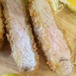 かつサンド工房 PANTON - ロースカツもお肉はうっすらとピンク色です【料理】 
