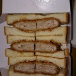 かつサンド工房 PANTON - 手ごねカツサンド(撮影・ウサ子ちゃん)【料理】 