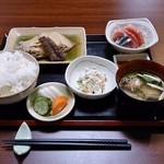 和食屋おはこ十八番 - 真ガレイの煮付定食（ランチ） 800円