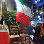 ヴァカンツァ - 恵比寿のバス通り沿い