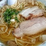 かどや食堂 - チャーシューの部位が違う繊細な心遣いがいいね♪