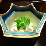 2品目はさっぱりとした先付