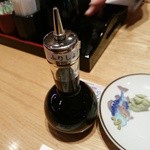 すし食いねぇ！ - ふりふり醤油。便利ですよ