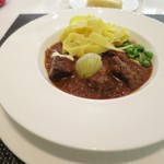 ラ ターブル エディアール - 牛肉の赤ワイン煮込み