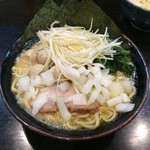 麺匠家 - ネギラーメン＋うずらに玉ねぎ(無料)トッピング