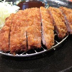 本格肉料理 丸小 - ロースかつのアップ