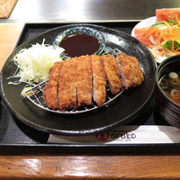 本格肉料理 丸小 - ロースかつ（ソース）９５０円（税込）