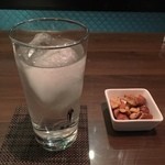 SOBAR - 久しぶりにそば焼酎。カリカリチーズをつまみにゴマだれそばがくるのを待つ♪