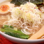 天下ご麺 - ネギの上には梅肉ふりかけ  '15 11月上旬