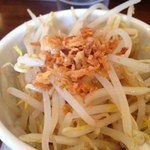 ブタソバ屋 - 某ラーメン本の付録チケットでモヤシ増量