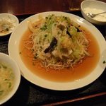 中国家常菜 同心房 - ゆで豚キャベツのニンニク辛味麺