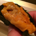 鮨 とかみ - 馬糞雲丹　冷と温のハーフ＆ハーフ