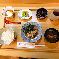 むとう - 銀座の鯛茶漬けの名店のランチ！　1600円。なんとなく空間があきすぎのような？？？？　もう少し副菜を充実させて欲しいな。卵焼きとかついているだけでも鮮やかな黄色が入って色彩がきれいに見えるのに。