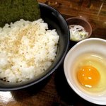 背脂醤油らーめん 濱嵜屋 - 卵かけごはん！